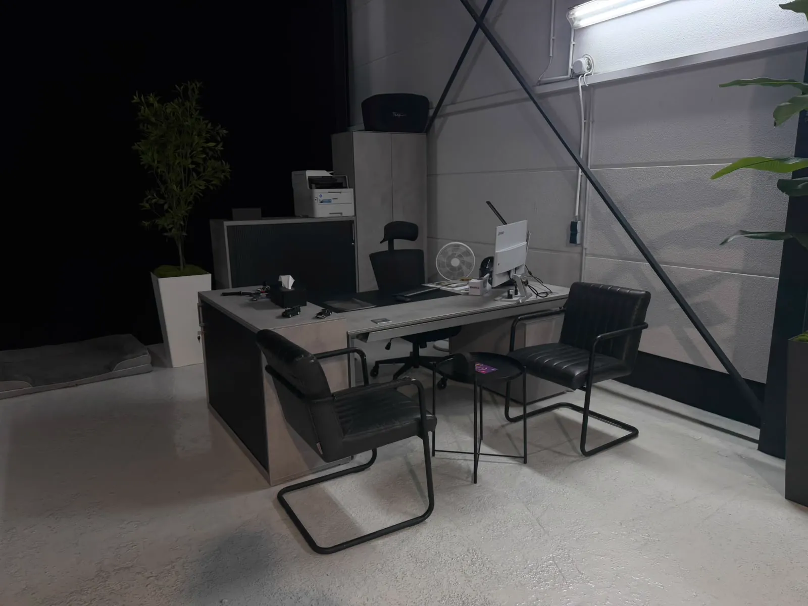 Arbeitsplatz im Büro von RheinPark Automobile